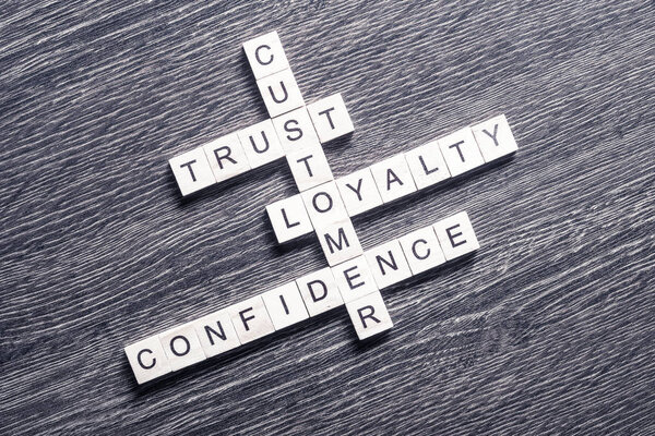 Слова с деревянными кубиками
