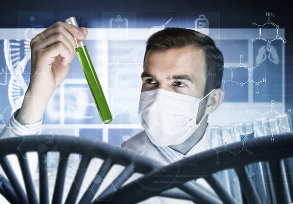 Yakışıklı bilim adamı araştırma yapma  