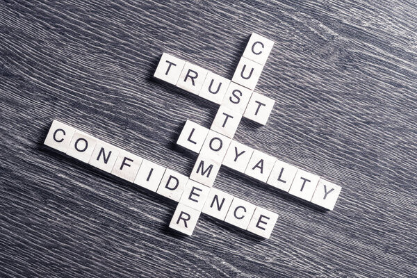 Слова с деревянными кубиками
