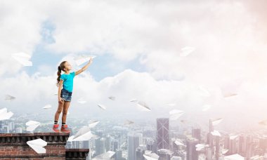 Üst bina mutlu sevimli kız