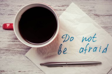 fincan kahve ve peçete 