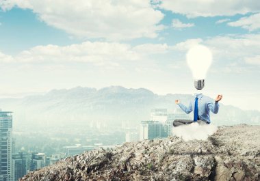 Lotus poz oturan işadamı