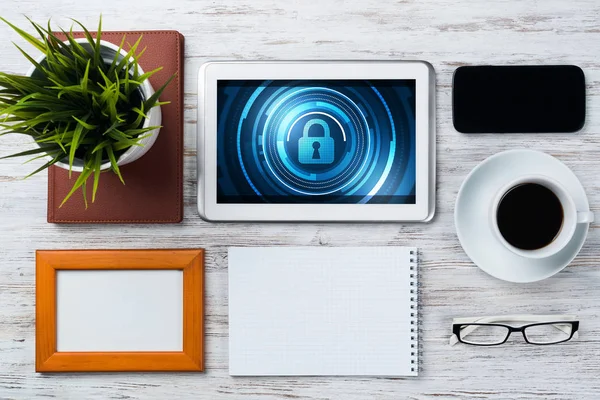 başı işleri ve asma kilit simgesine sahip tablet