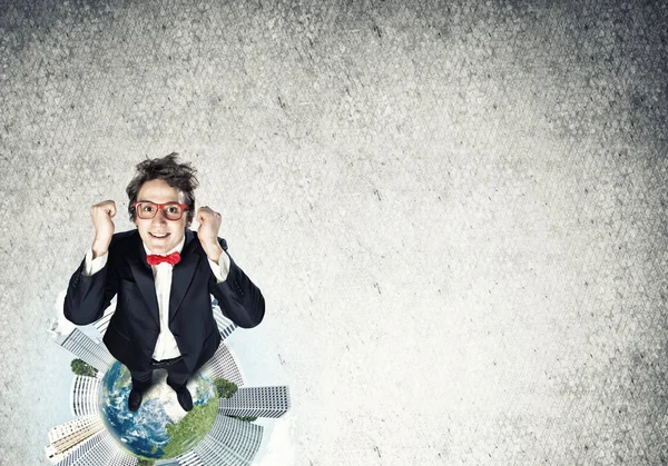 Empresario en el globo terráqueo — Foto de Stock