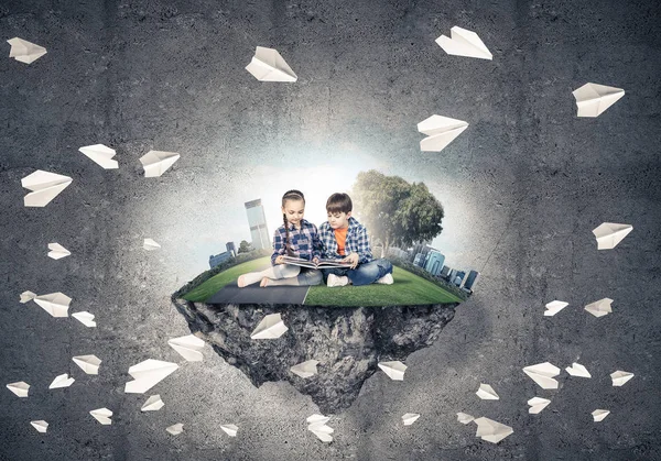  yüzen ada ve çocuk