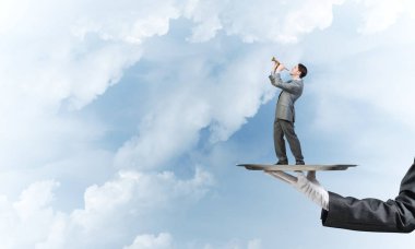 Garson tepsi adam sunulması 