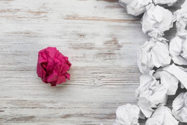 Buruşmuş kağıt toplar. 