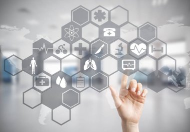 Tıp kavramı simgesiyle dokunmadan kadın