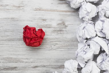 Buruşmuş kağıt toplar. 