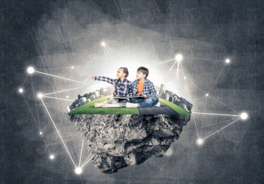  yüzen ada ve çocuk