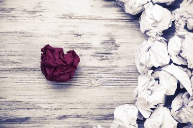 Buruşmuş kağıt toplar. 