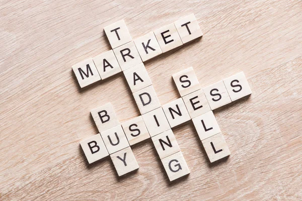Palavras de marketing de negócios coletadas em cubos — Fotografia de Stock