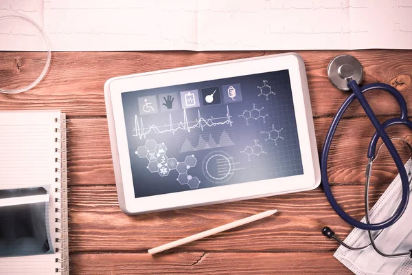 Vita tablet pc och läkare verktyg — Stockfoto