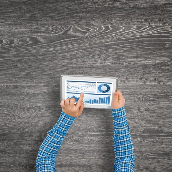 tablet pc ile diyagramları kullanarak eller 