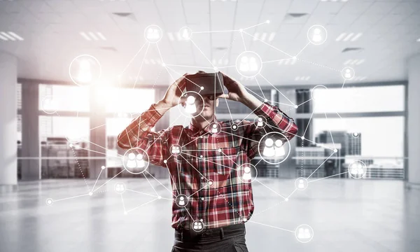 Man with virtual reality headset — Stock Photo, Image