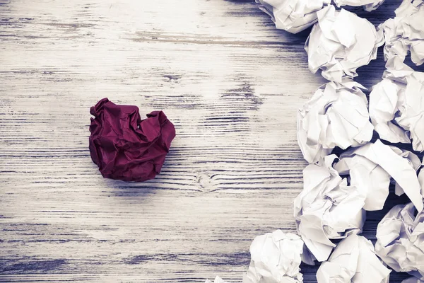 Buruşmuş kağıt toplar. 