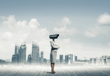 Kamera zoom ile meçhul iş kadını 