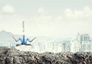 Lotus poz oturan işadamı