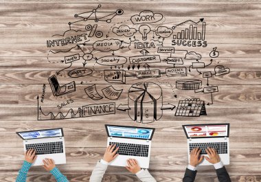 Masada oturan ve araçları kullanma insanların Üstten Görünüm