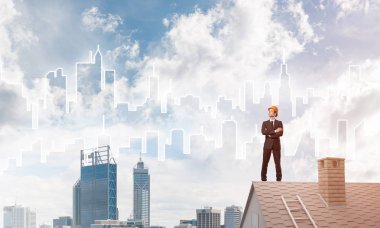 Çatıda duran mühendisi