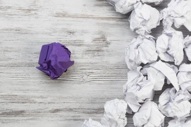 Buruşmuş kağıt toplar. 