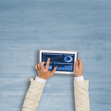 Tablet PC'yi kullanma işkadını eller