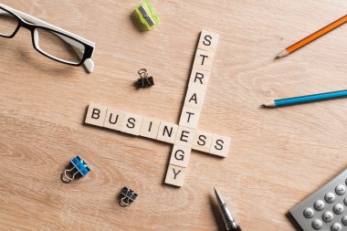 Kelime iş pazarlama küpleri içinde toplanan