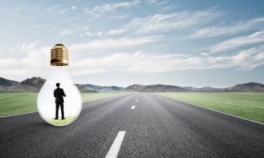 Ampulün içindeki iş adamı 