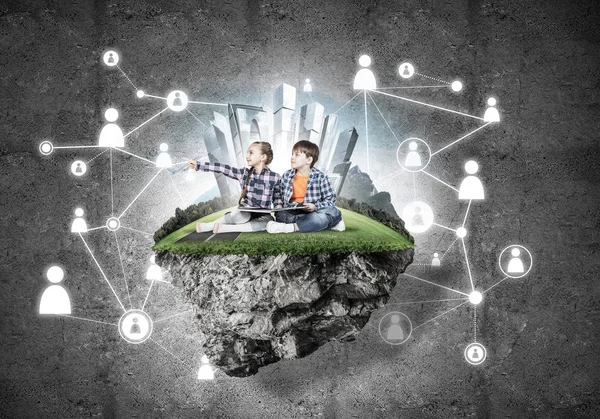  yüzen ada ve çocuk