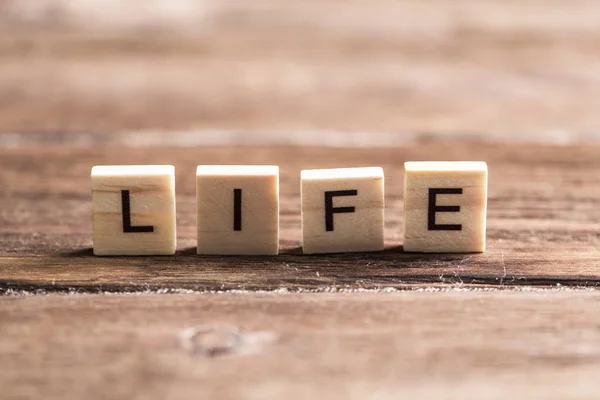 Elementos de madera con las letras — Foto de Stock