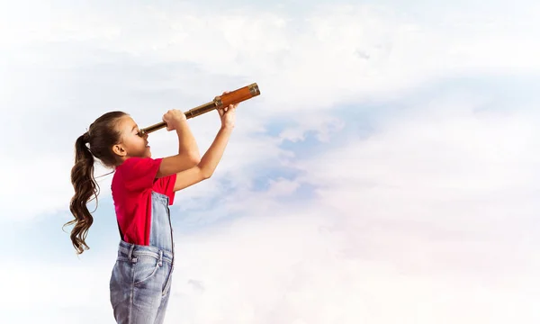 Kleines süßes Mädchen — Stockfoto