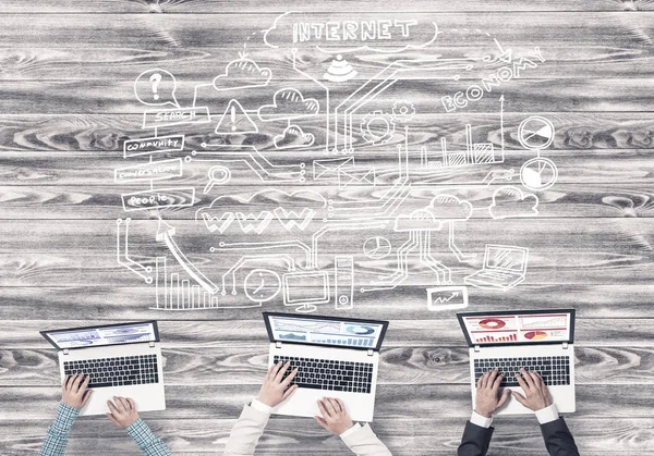 Masada oturan ve araçları kullanma insanların Üstten Görünüm