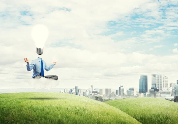 Lotus poz oturan işadamı