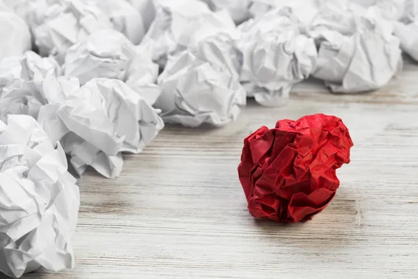 Buruşmuş kağıt toplar. 