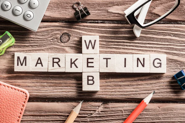 Kelime iş pazarlama küpleri içinde toplanan