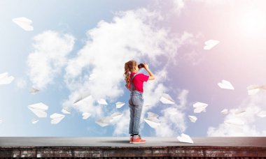 dürbün çatı Bina içinde seyir kız