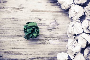 Buruşmuş kağıt toplar. 