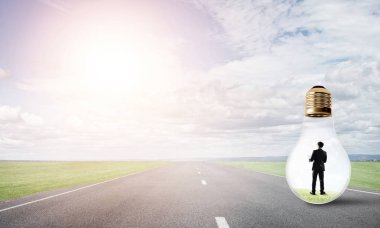 Ampulün içindeki iş adamı 