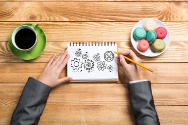 Not defteri vites düzeneği çizim eller 