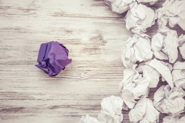 Buruşmuş kağıt toplar. 