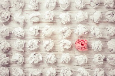 Buruşmuş kağıt toplar. 