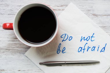 fincan kahve ve peçete 