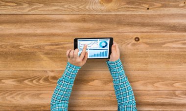 eller tablet diyagramlar ve grafikler ile kullanma