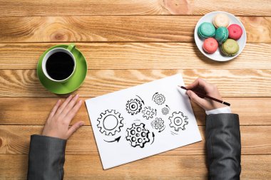 Kağıt kağıda çizim işkadını eller