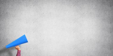 Duyuru yapmak kadın kapatmak