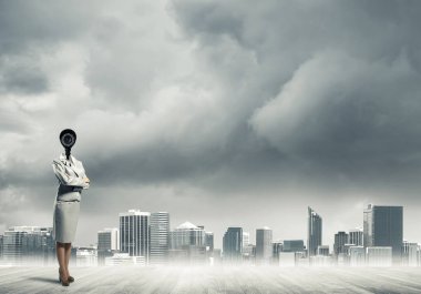 Kamera zoom ile meçhul iş kadını 