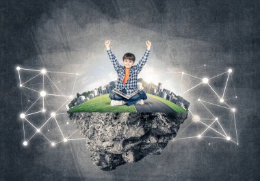 kitap yüzen ada üzerinde oturan çocukla 