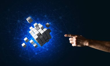 küp şekil tutan adam el