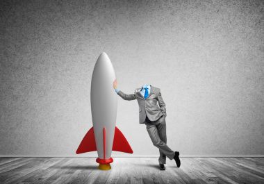 Başsız işadamı roketin yaslanmış