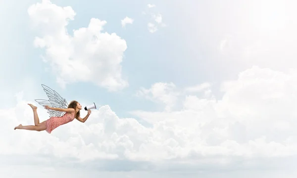 Mulher com megafone voando — Fotografia de Stock